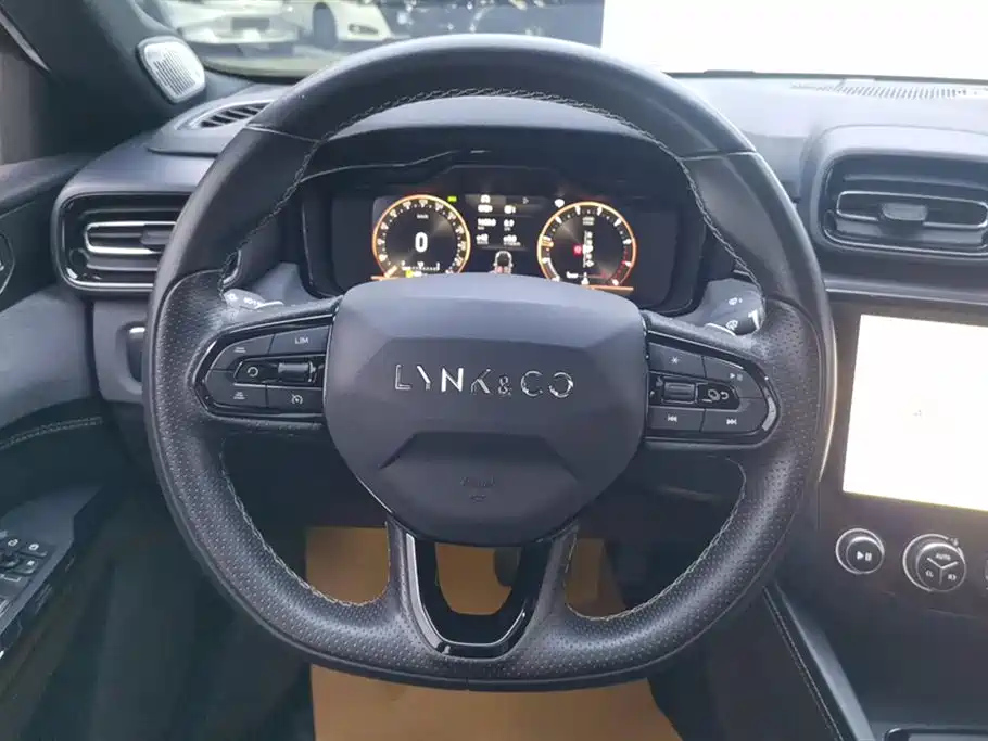 LYNK&CO 03 2022