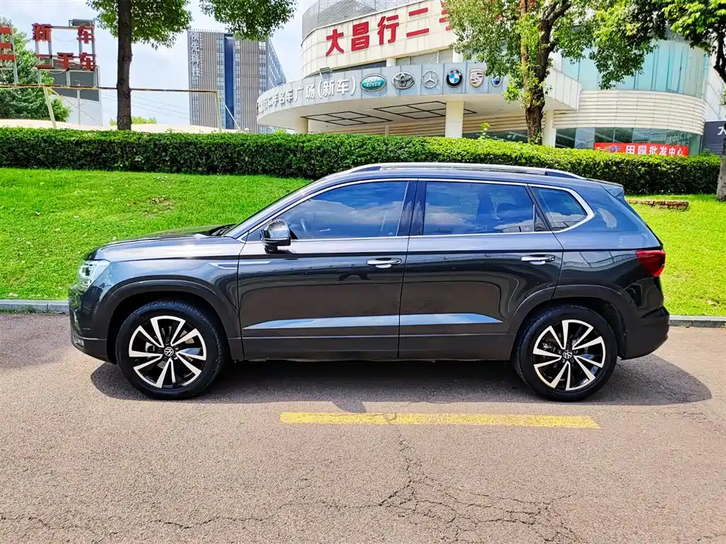 VOLKSWAGEN THARU 2022