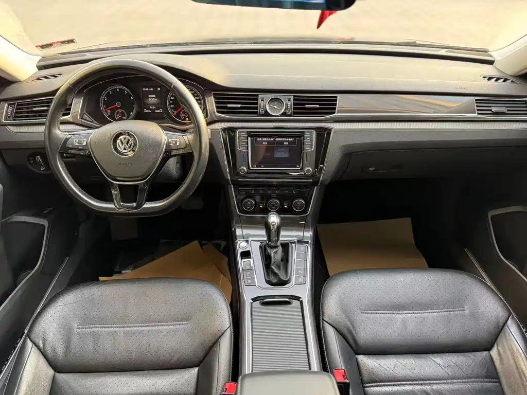 VOLKSWAGEN PASSAT 2018