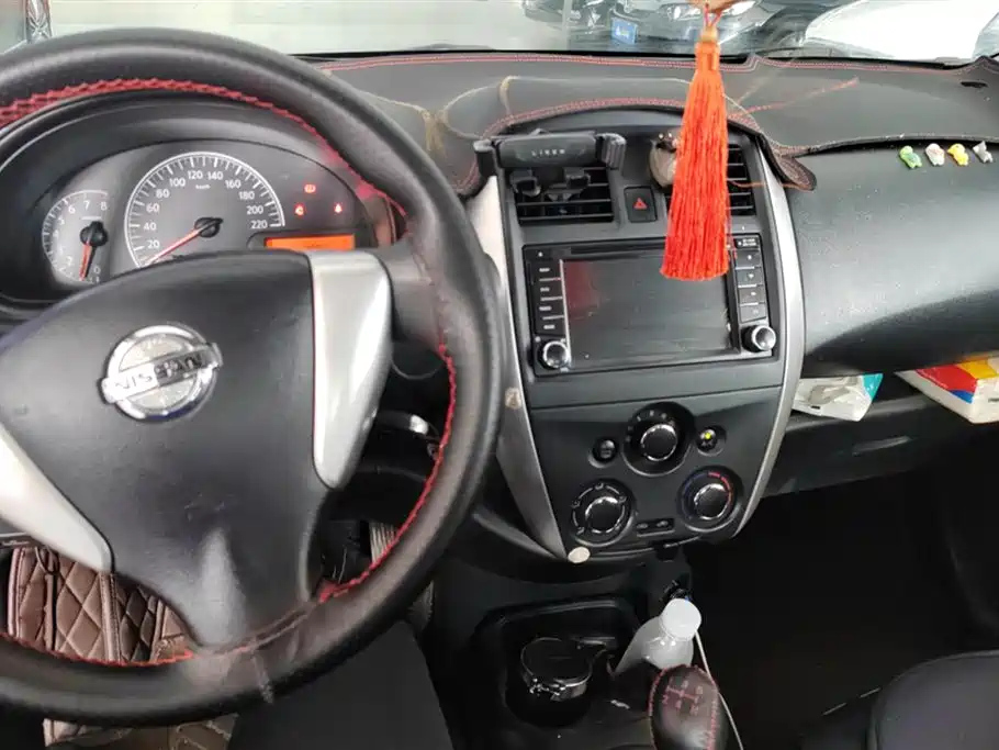 NISSAN SUNNY 2015