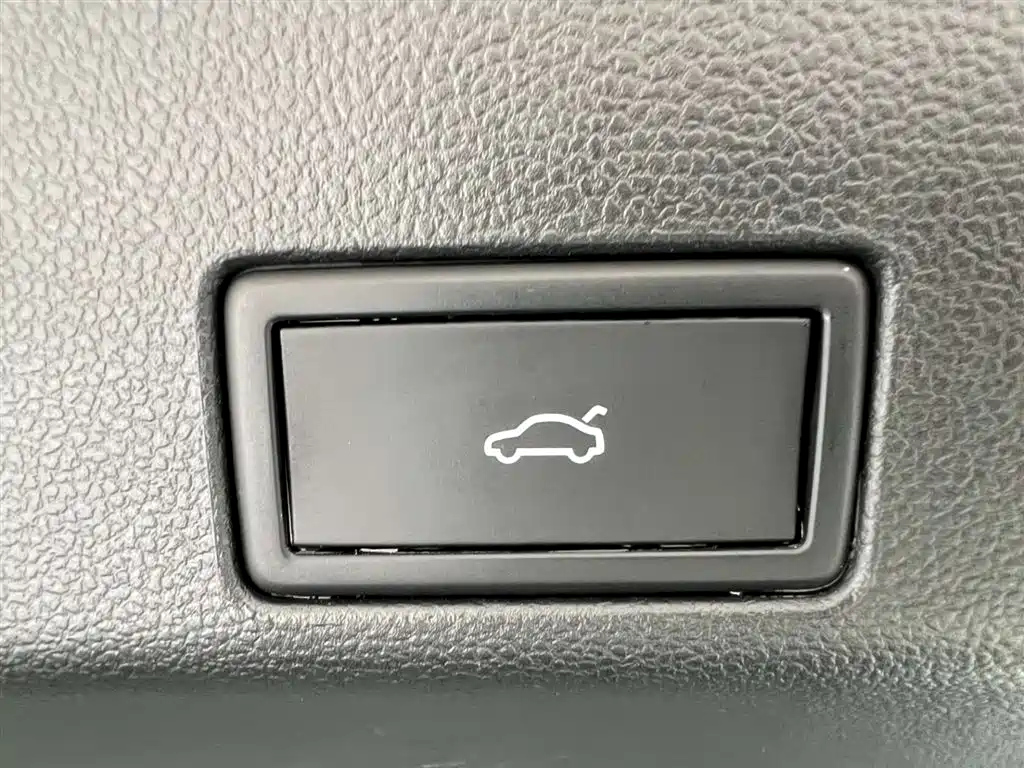 VOLKSWAGEN PASSAT 2025