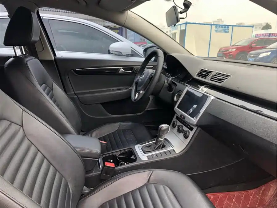 VOLKSWAGEN MAGOTAN 2012