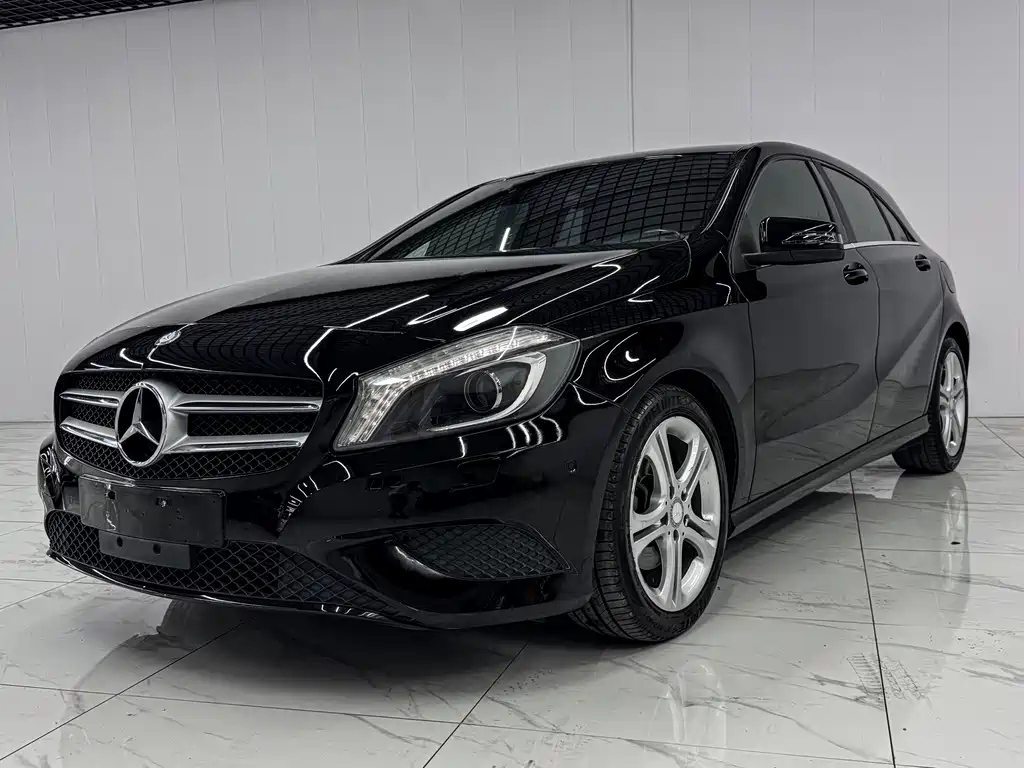 MERCEDES BENZ A-CLASS IMPORT 2015