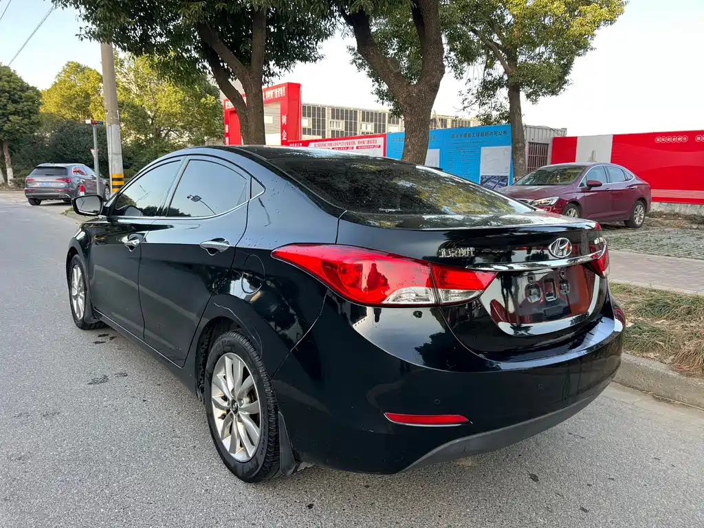 HYUNDAI ELANTRA 2015