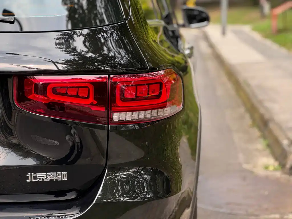 MERCEDES BENZ GLB 2023