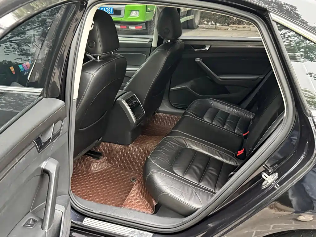 VOLKSWAGEN PASSAT 2017