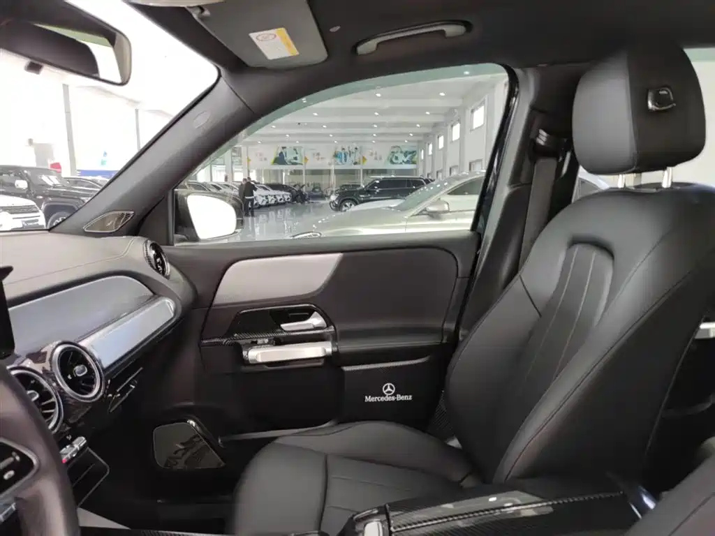 MERCEDES BENZ GLB 2023