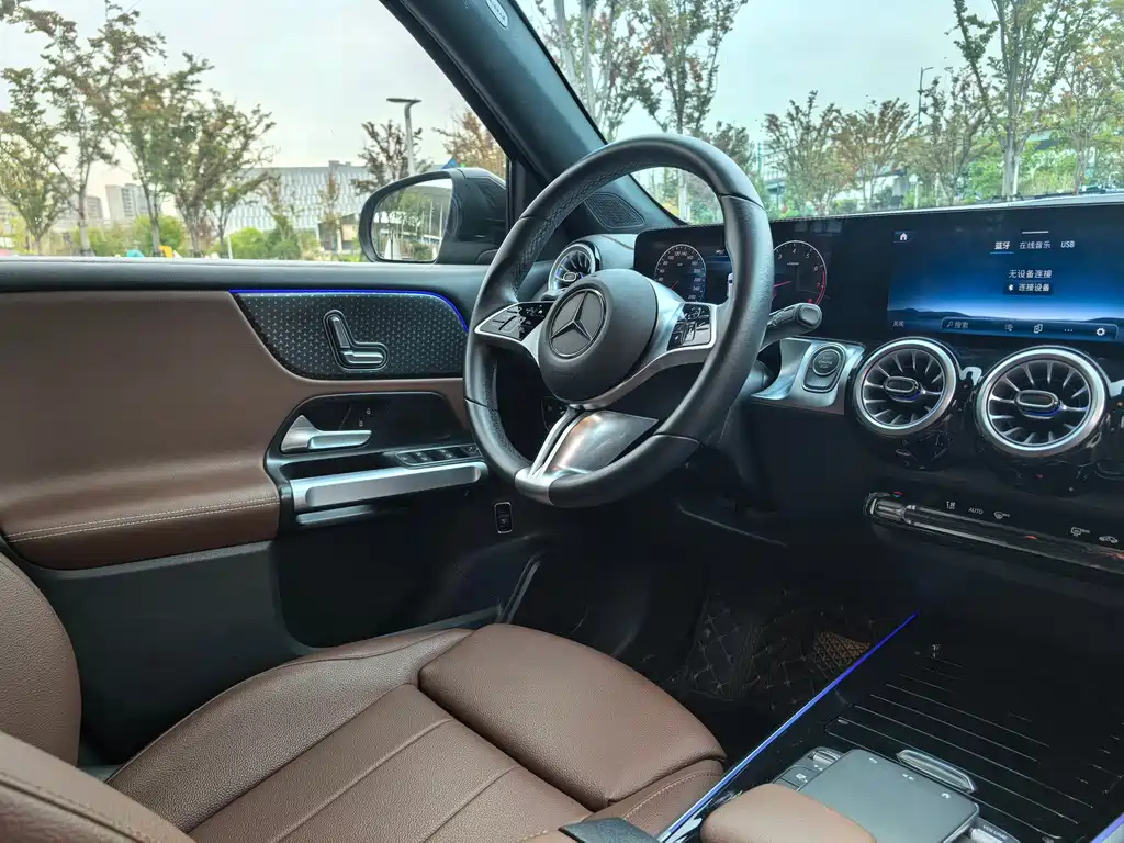 MERCEDES BENZ GLB 2024