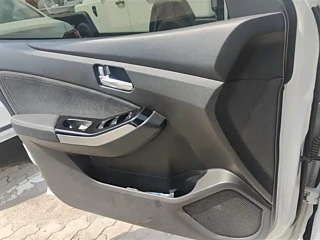 VENUCIA T70  2016 YEAR 1.6L MANUAL  EDITION 2016