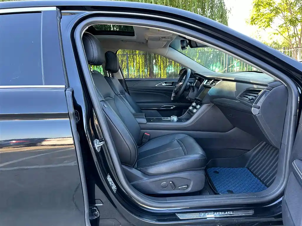 FORD TAURUS 2015