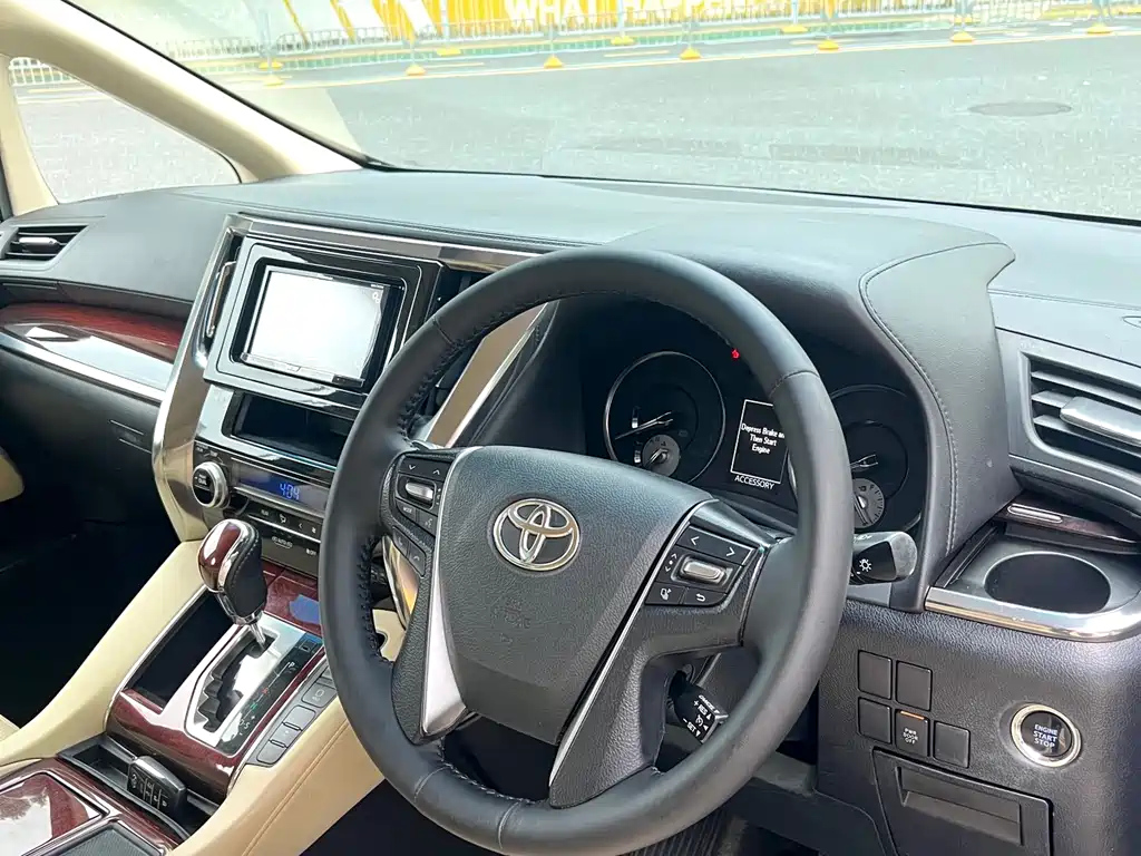 TOYOTA ALPHARD 2015