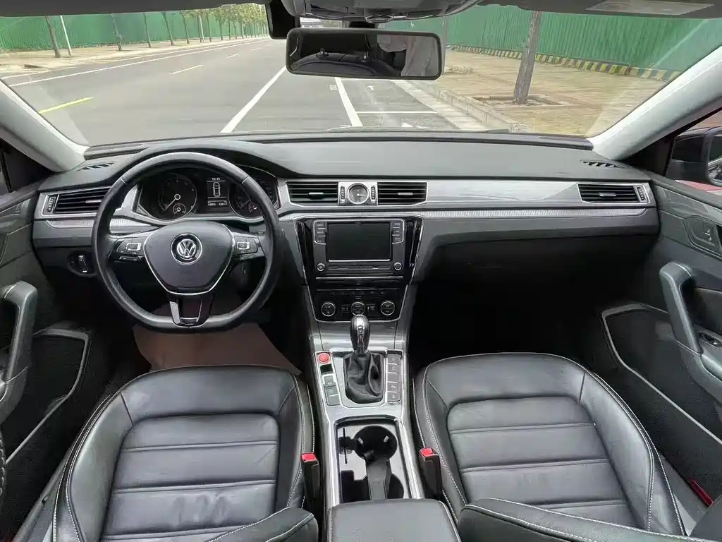 VOLKSWAGEN PASSAT 2017