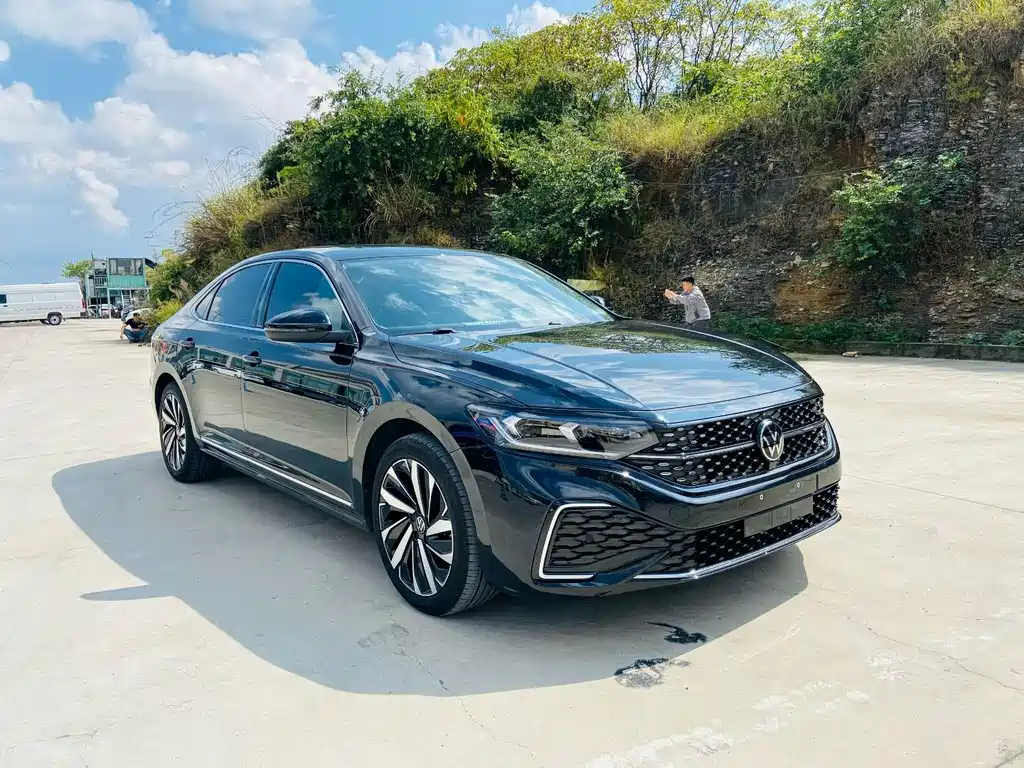 VOLKSWAGEN PASSAT 2022