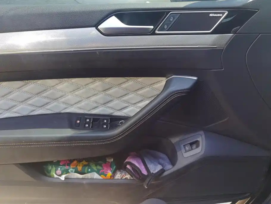 VOLKSWAGEN MAGOTAN 2023