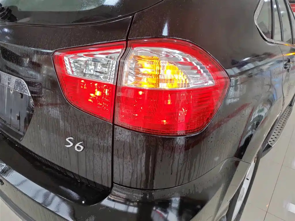 BYD S6 2014