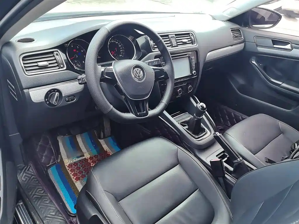 VOLKSWAGEN SAGITAR 2016