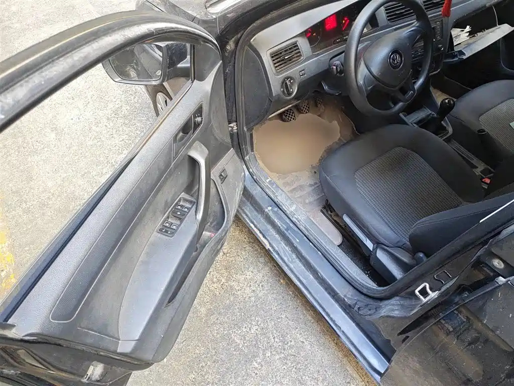VOLKSWAGEN SANTANA 2016