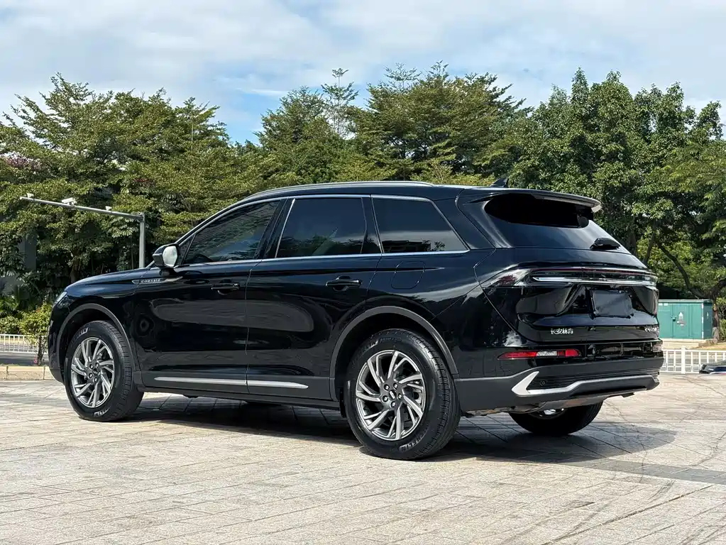 LINCOLN ADVENTURER 2023