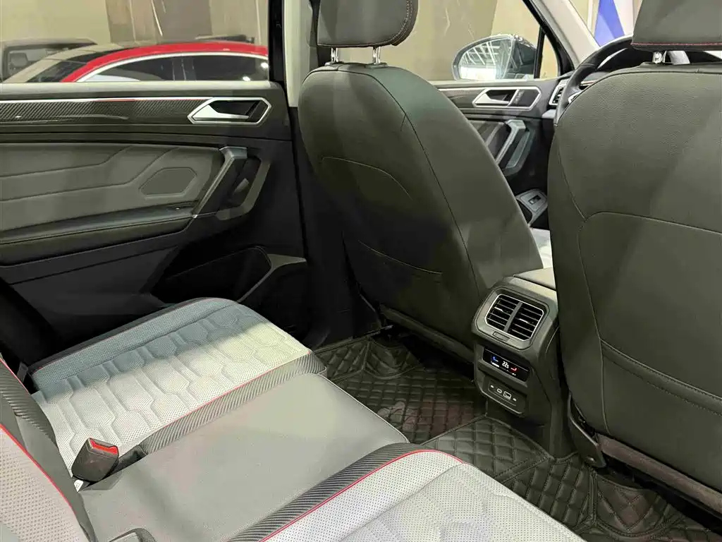 VOLKSWAGEN TIGUAN L 2022