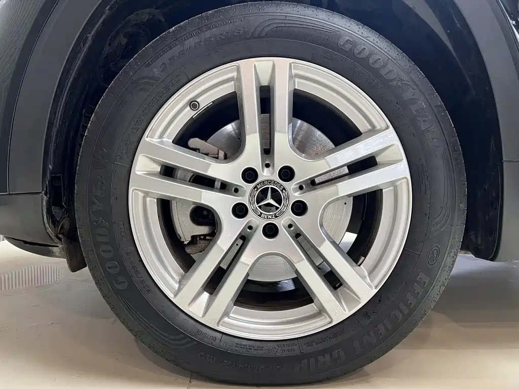 MERCEDES BENZ GLB 2024