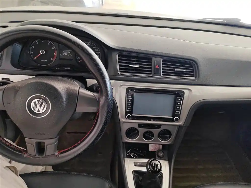 VOLKSWAGEN LAVIDA 2013