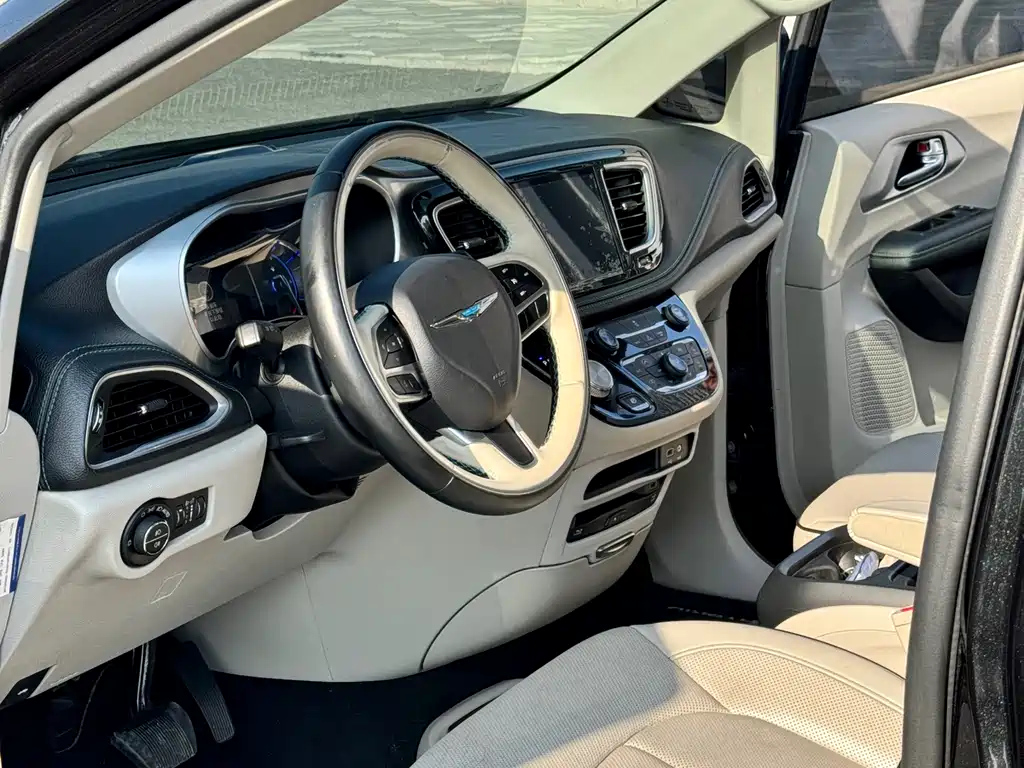 CHRYSLER BIG 捷龙PHEV IMPO 2018