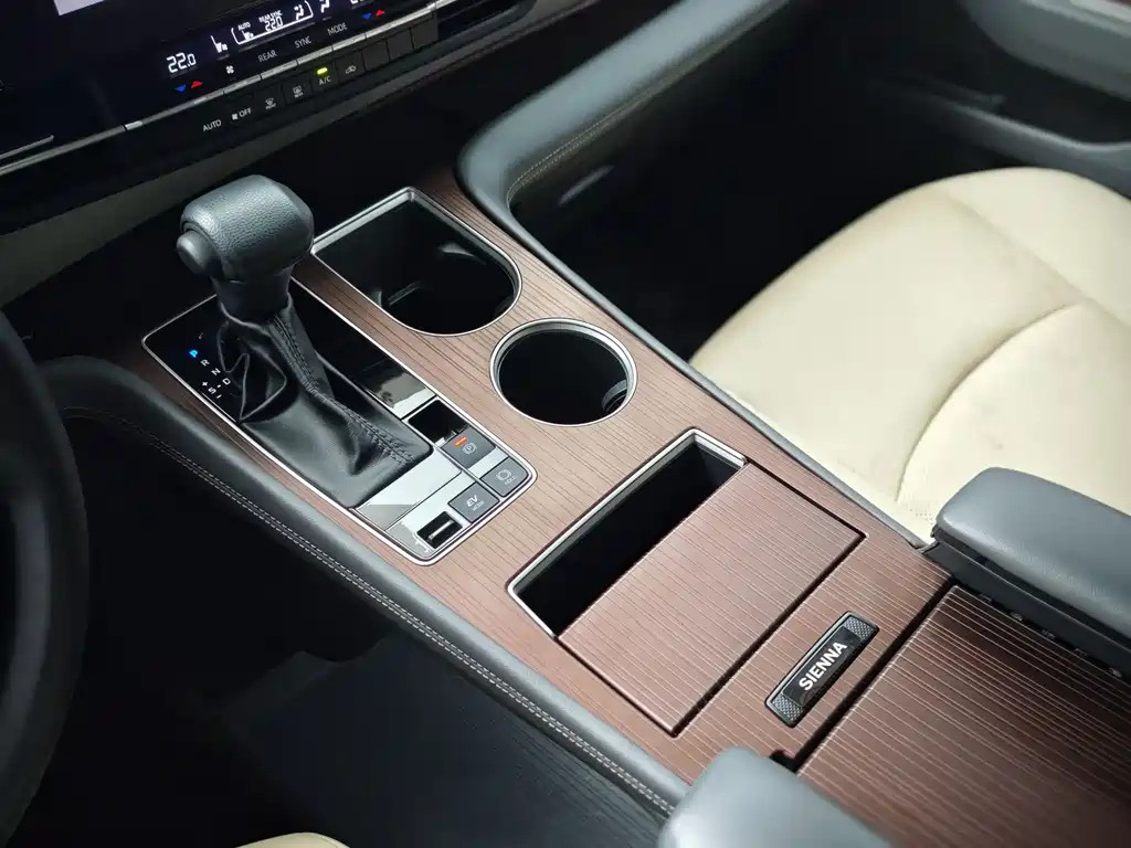 TOYOTA SIENNA SIENNA 2024