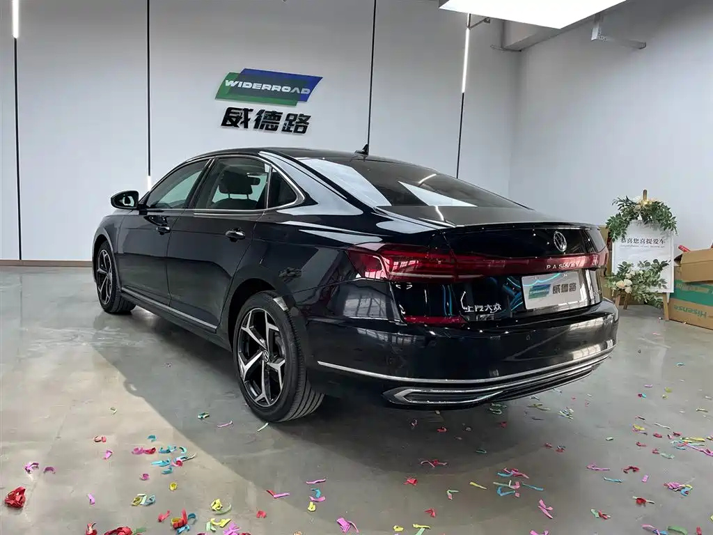 VOLKSWAGEN PASSAT 2023