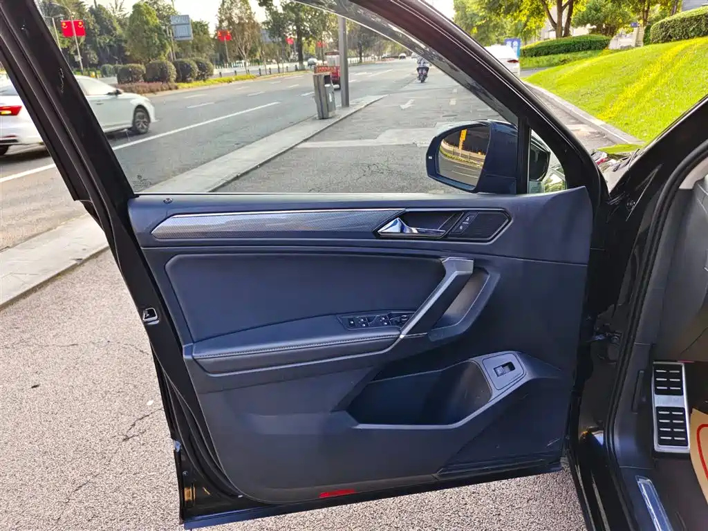 VOLKSWAGEN TIGUAN L 2019