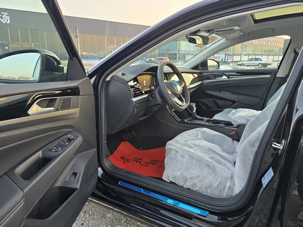 VOLKSWAGEN PASSAT 2025