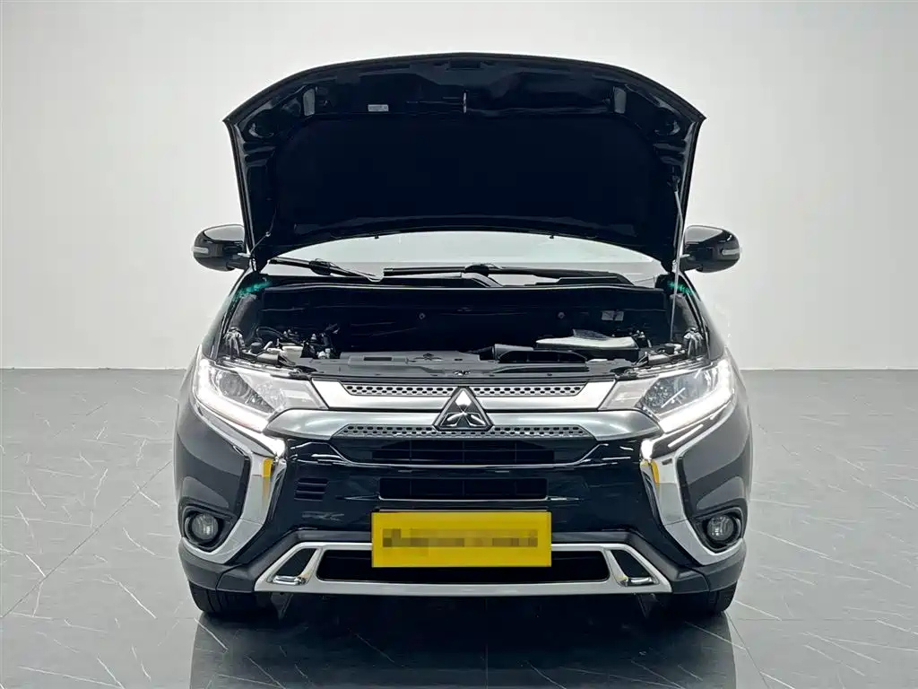 MITSUBISHI OUTLANDER 2020