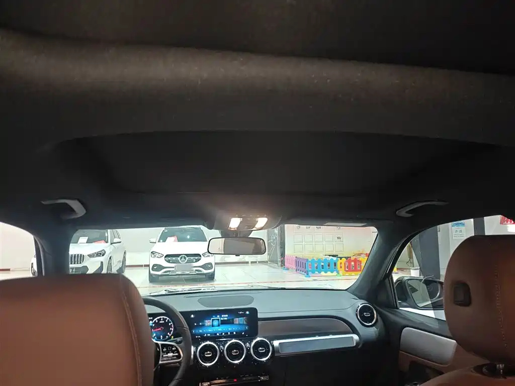 MERCEDES BENZ GLB 2023