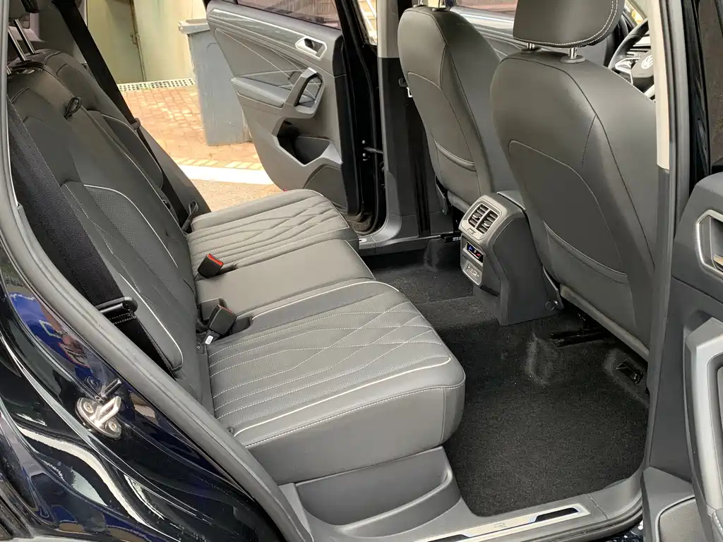 VOLKSWAGEN TIGUAN L 2023