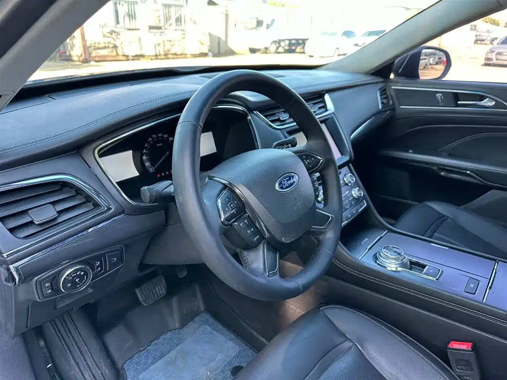FORD TAURUS 2015