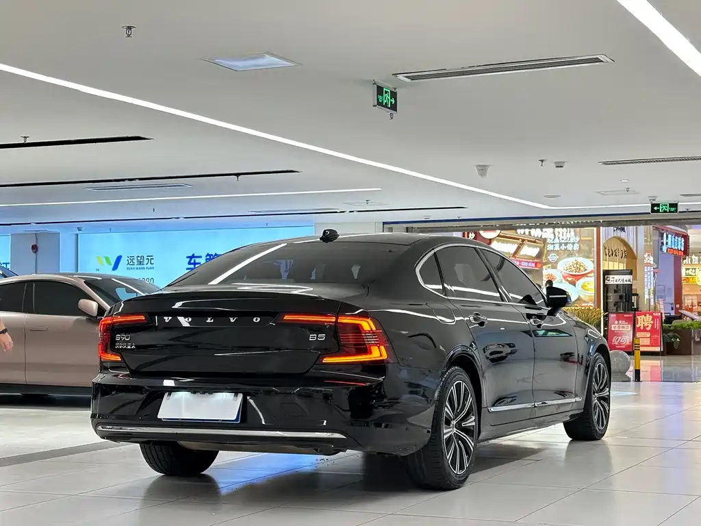 VOLVO S90 2021