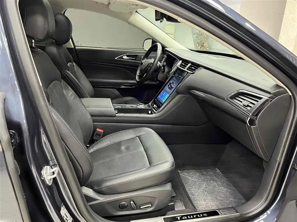 FORD TAURUS 2021