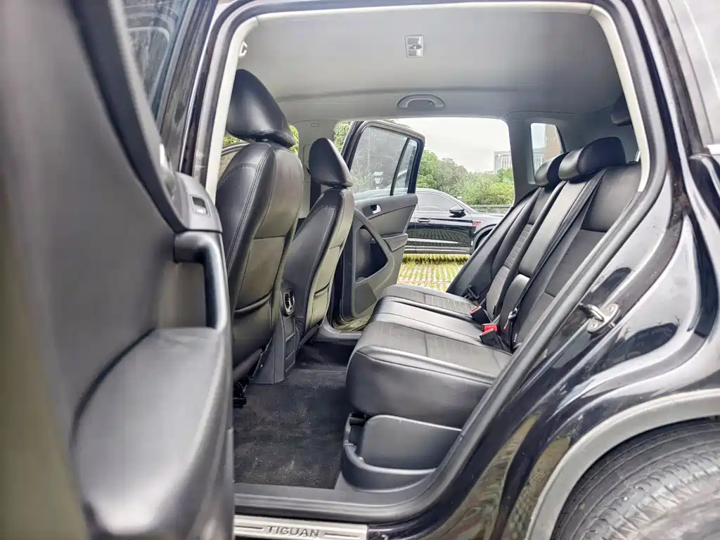 VOLKSWAGEN TIGUAN 2015