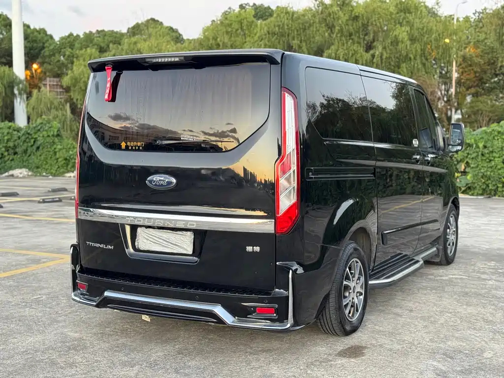 FORD TOUREO 2017