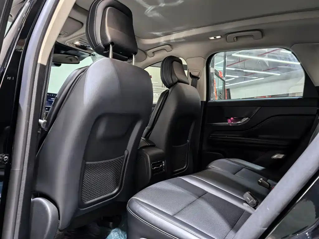 LINCOLN ADVENTURER 2023