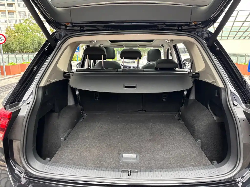 VOLKSWAGEN TIGUAN L 2021