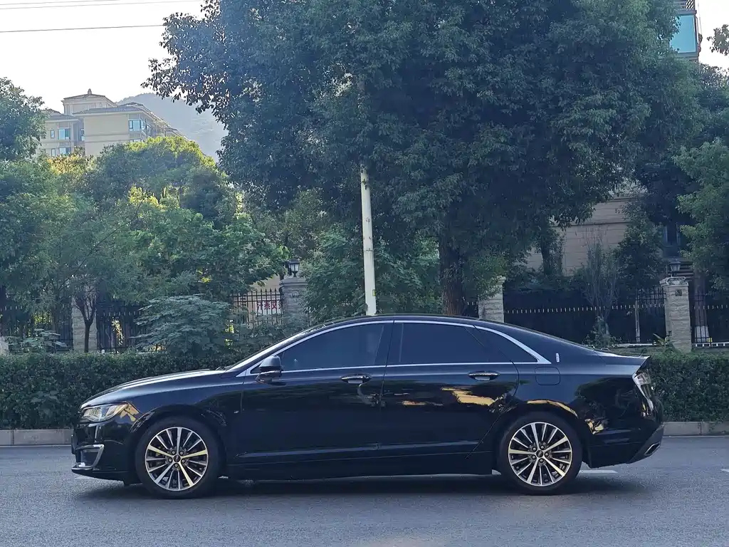 LINCOLN MKZ 2018