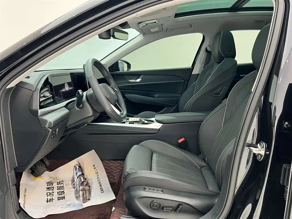VOLKSWAGEN PASSAT 2025