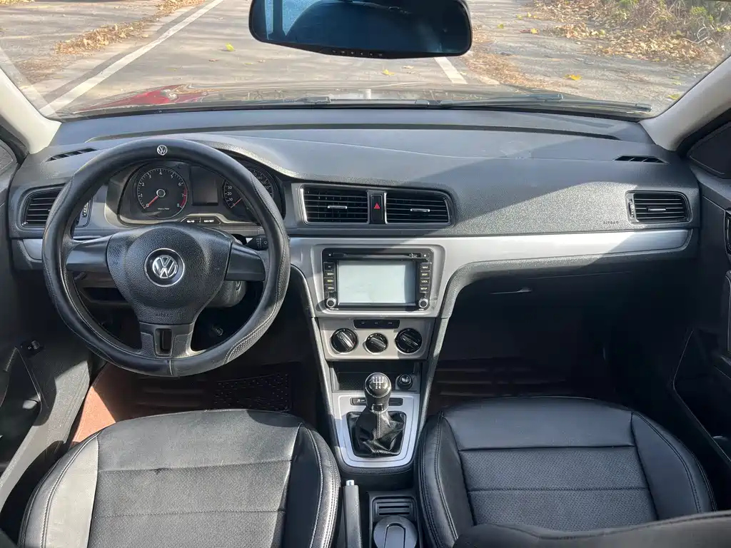 VOLKSWAGEN LAVIDA 2013