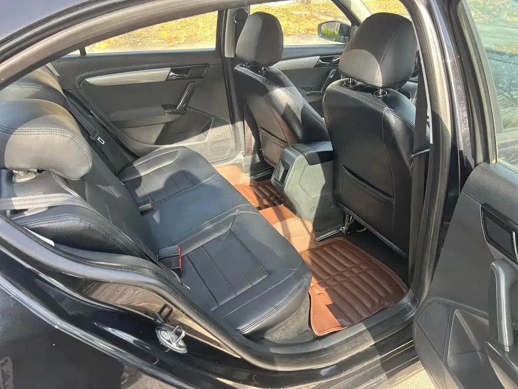 VOLKSWAGEN LAVIDA 2013