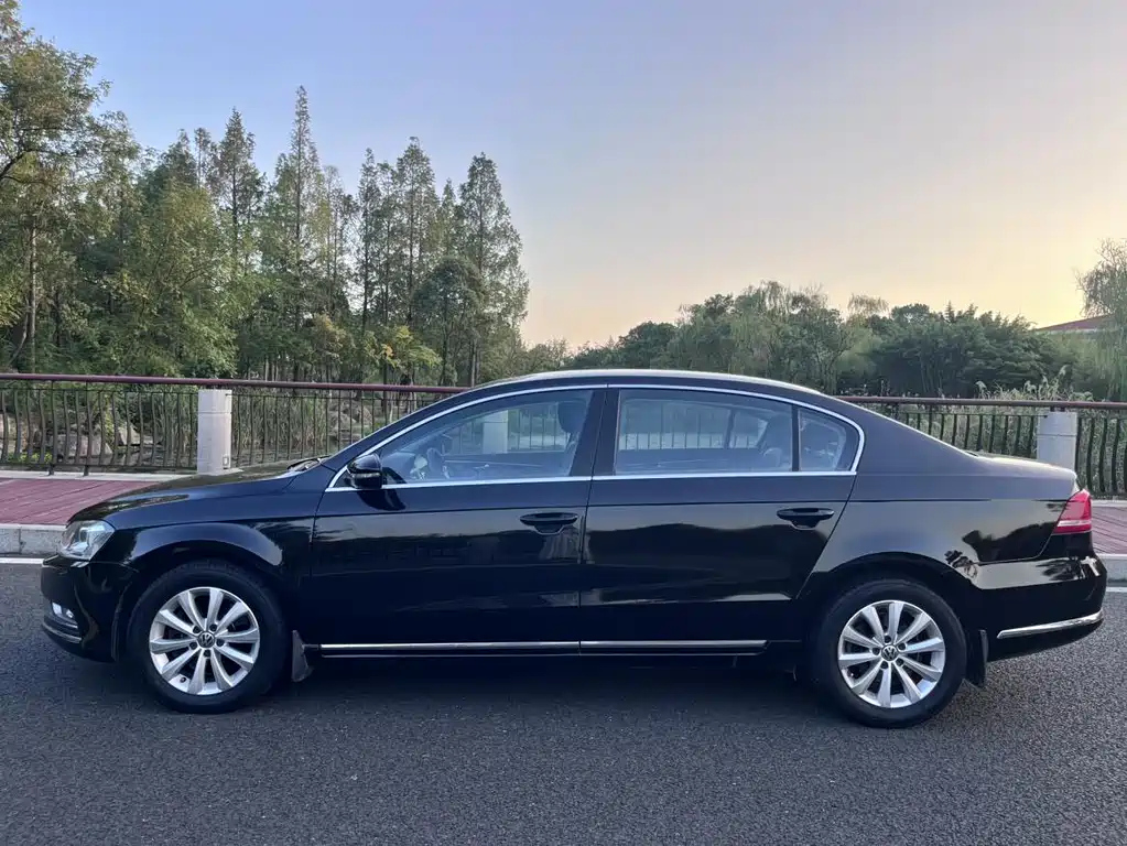 VOLKSWAGEN MAGOTAN 2012