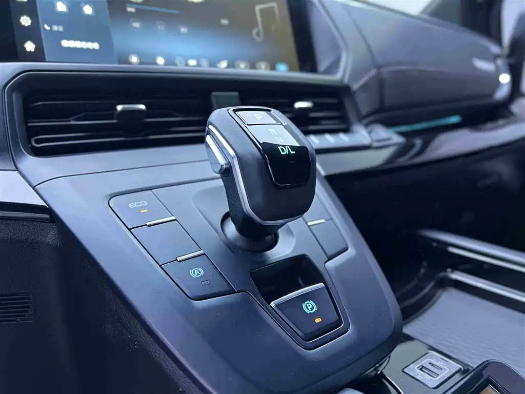 FORD TOUREO 2023