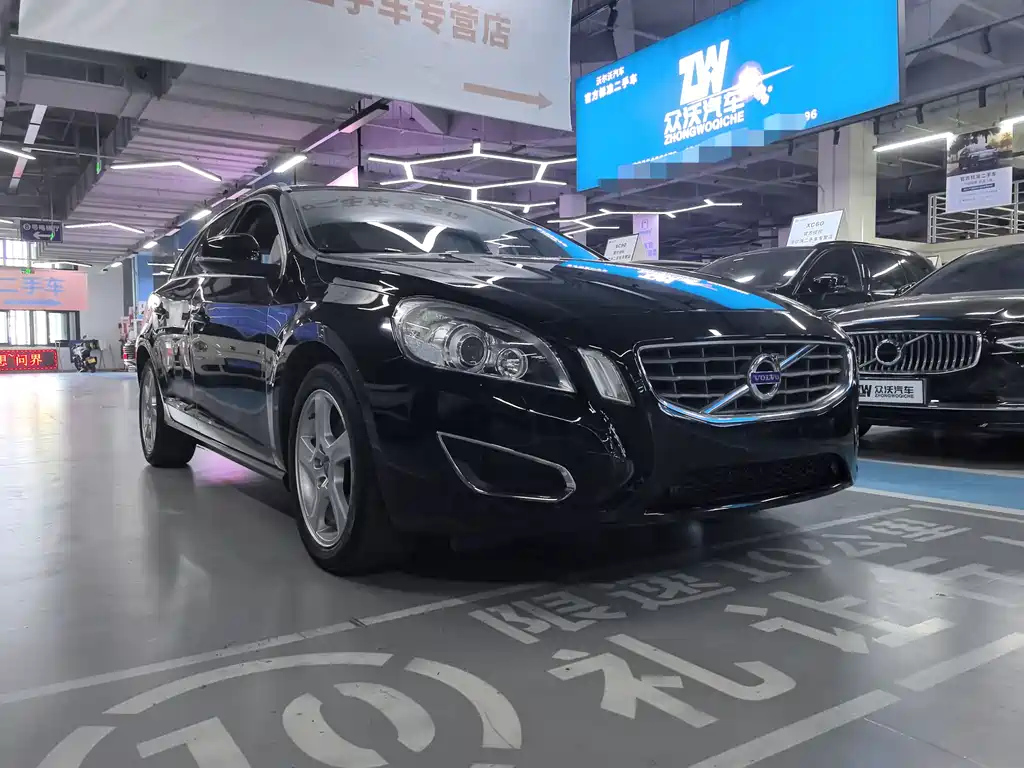 VOLVO V60 2013