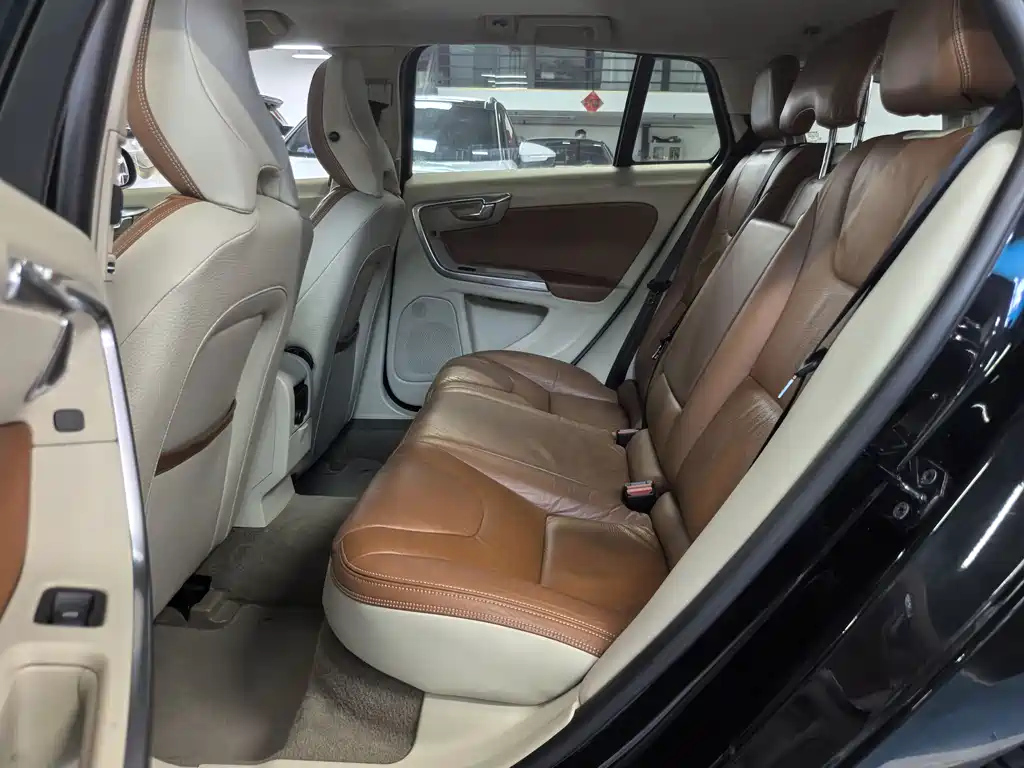 VOLVO V60 2013