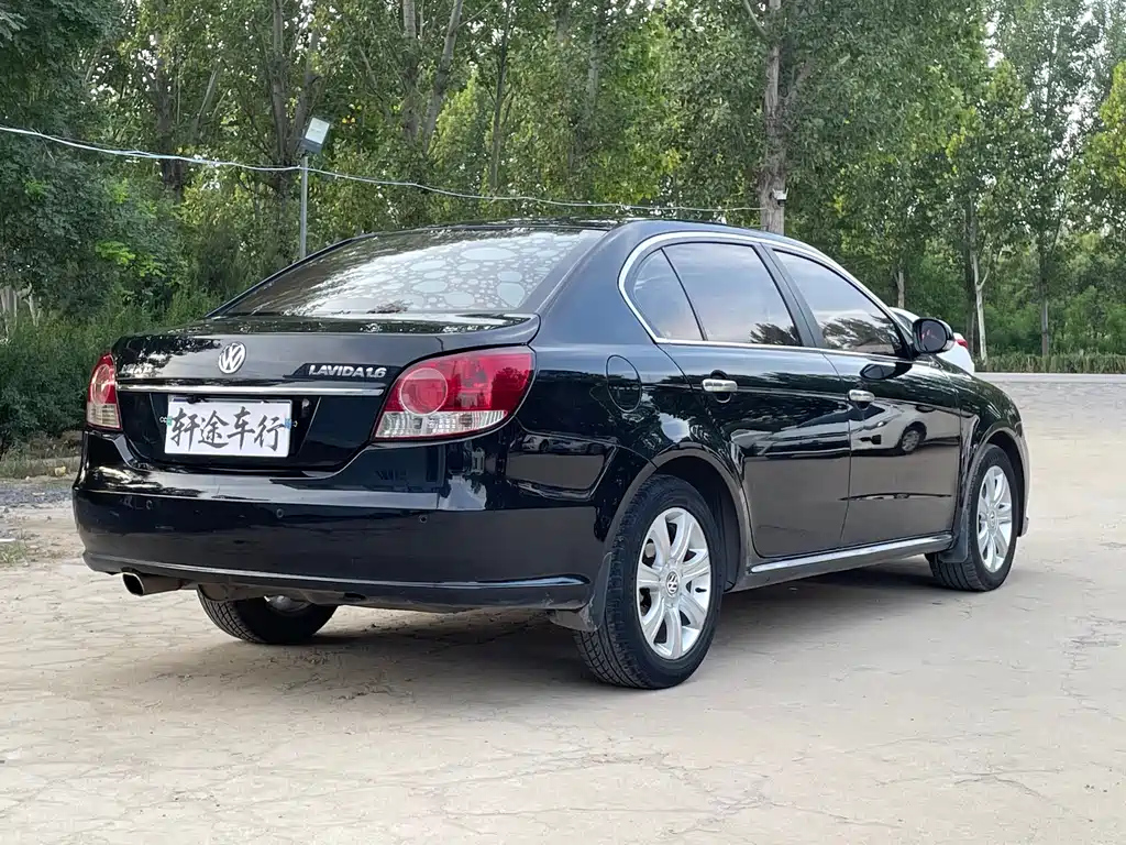 VOLKSWAGEN LAVIDA 2011