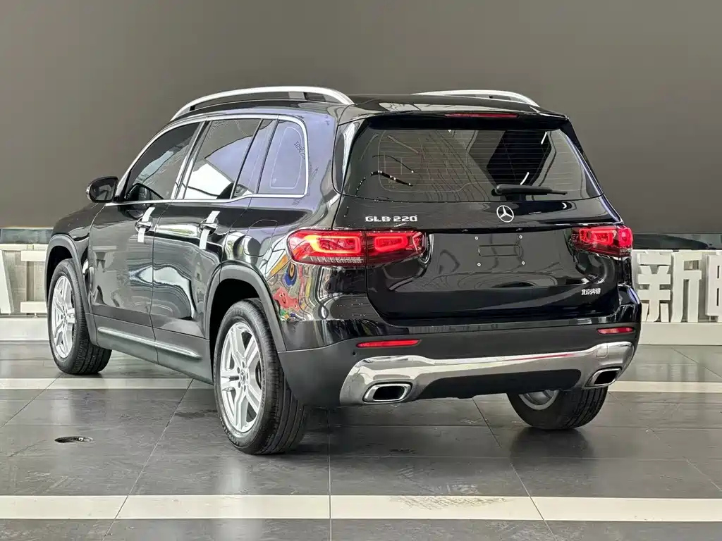 MERCEDES BENZ GLB 2023